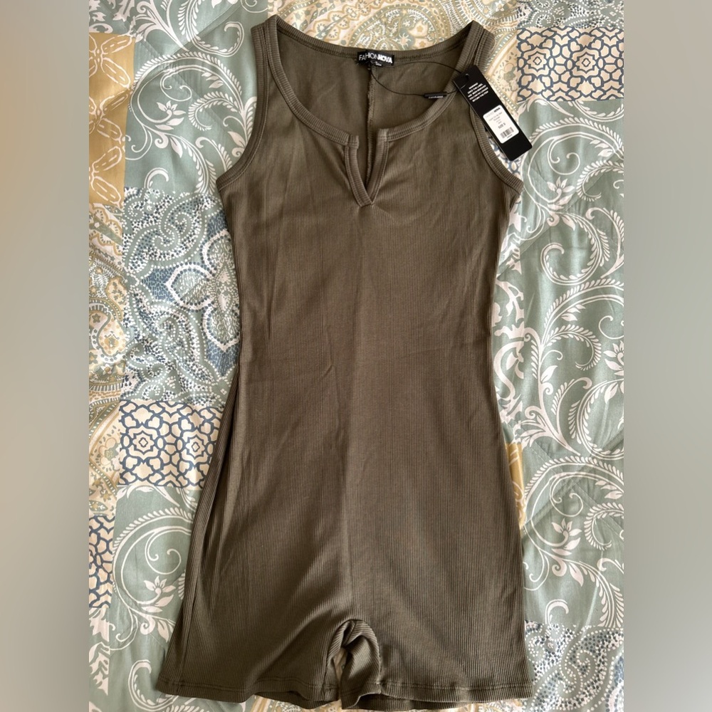 Brand new Fashion Nova Romper color olive size small